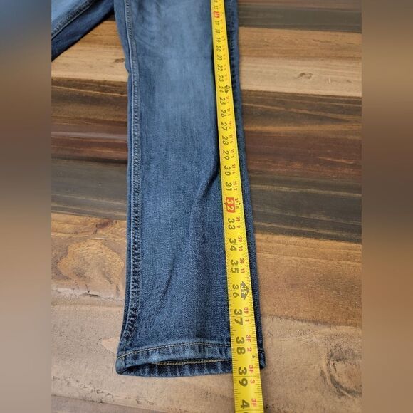 Old Navy Distressed Denim Relaxed Slim Build in Tough & Flex Jeans Size 30x32 - Picture 4 of 9